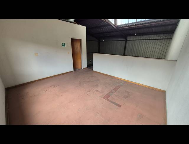 140M² FACTORY TO LET IN APEX